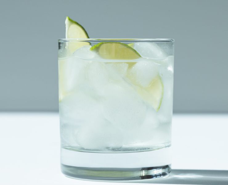 Bicchiere di gin - Fonte Depositphotos - themagazinetech.com